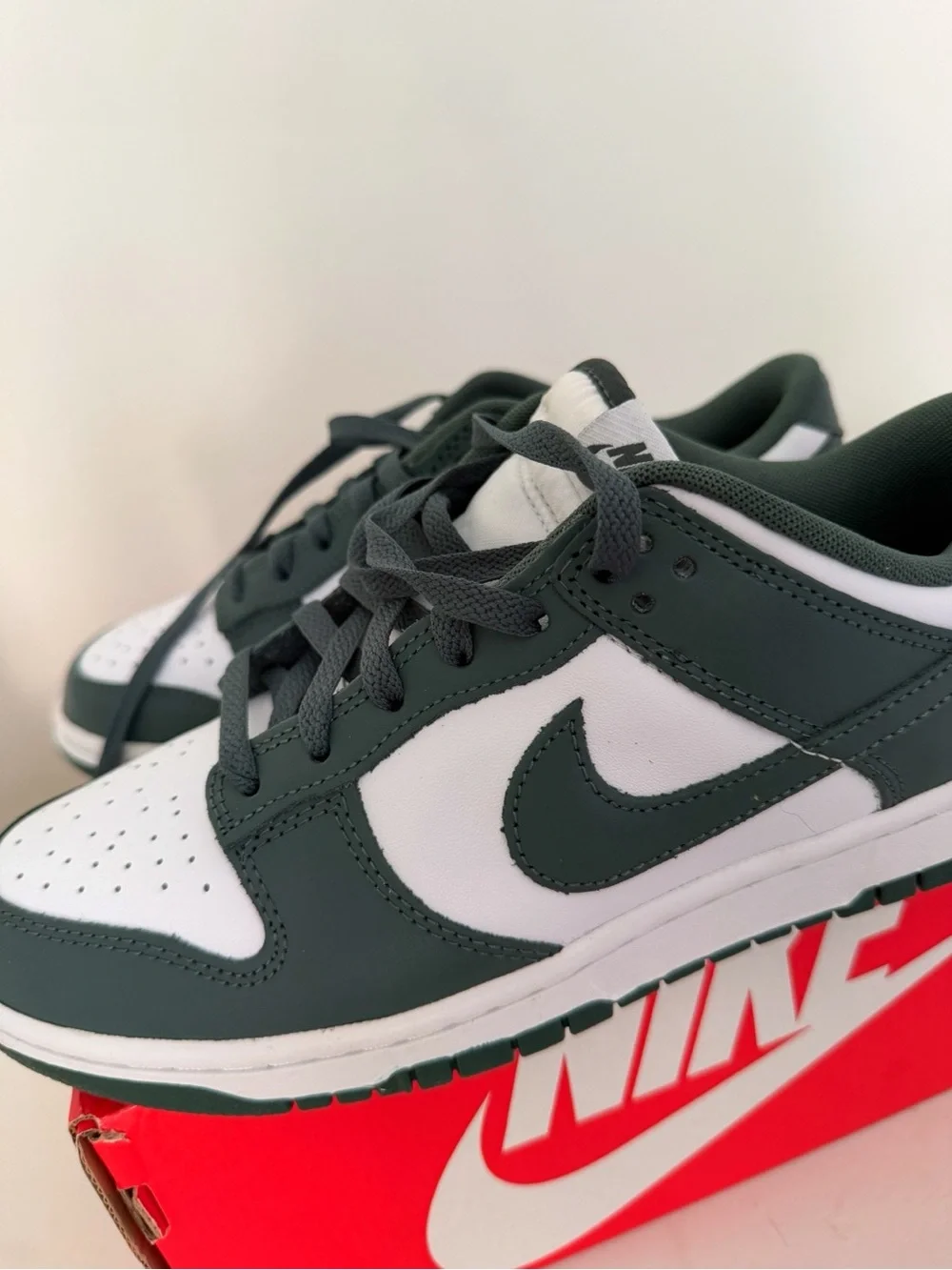 Nike 8.5 Mens Dunk Low Retro Sneakers - White and Vintage Green